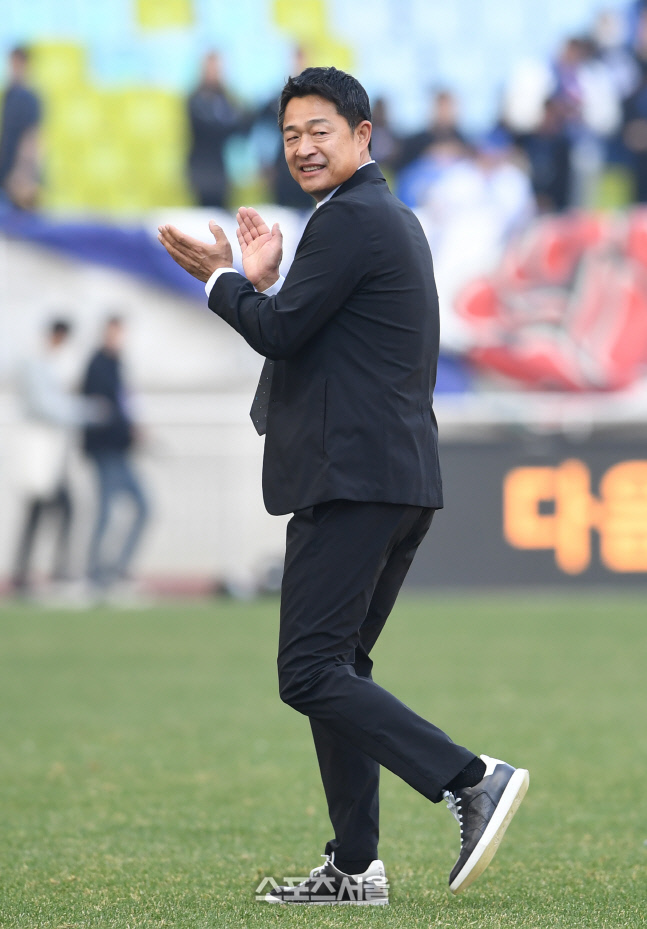 [포토]대전 이민성 감독, 무패 행진에 박수를!