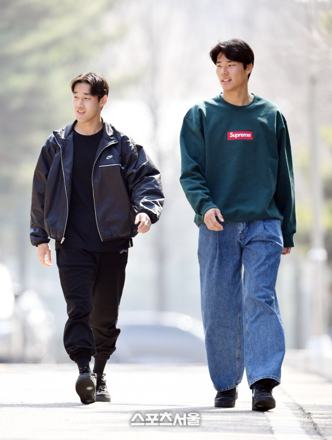 [포토]송민규-송범근, 평가전 준비를 위해!