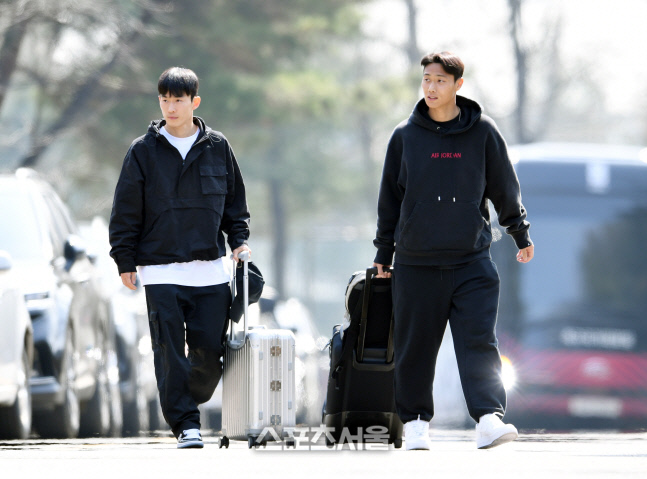 [포토]김문환-백승호, 평가전 준비하러 왔어요!