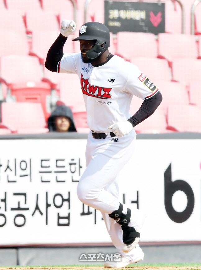 '이병헌 상대로' 만루홈런 터트린 알포드[포토]