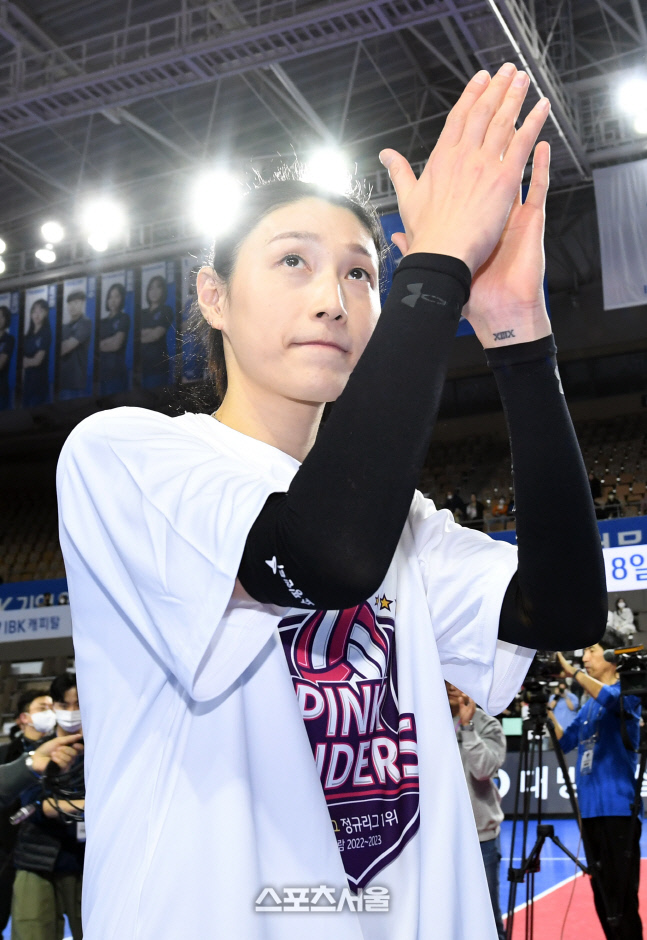 '6R MVP' 김연경, 시즌 4번째·통산 6번째...남자부는 한선수