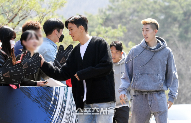 [포토]황인범-나성호-조현우, 팬들과 하이파이브!