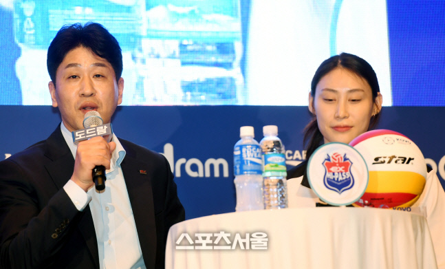 [포토] 김종민 감독 '봄배구를 즐기겠다'