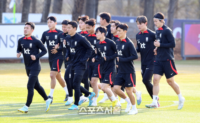 [포토]평가전 준비 시작하는 축구대표팀