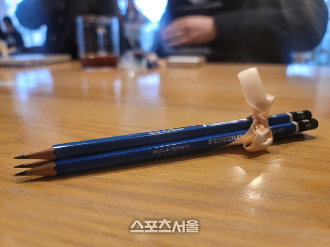 차주영 연필 선물