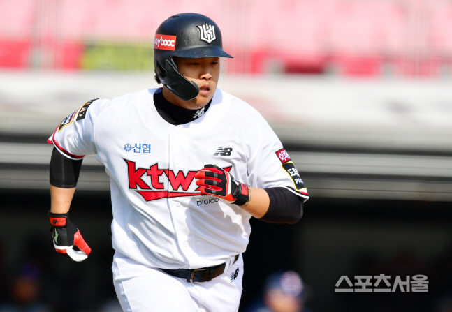 \'안타치고 출루하는\' 강백호[포토]