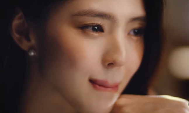 가식0% 애주가 한소희, 음주촬영인가요? 소주광고 찐 바이브 '들썩'