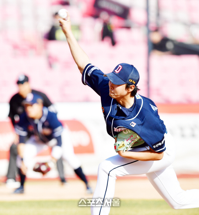 'WBC 다녀온 신인왕' 정철원, 복귀전 1이닝 무실점 호투[SS수원in]