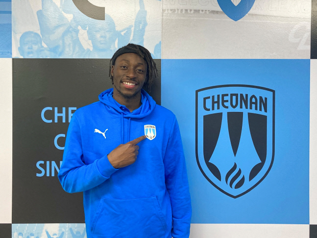 천안시티FC에 입단한 바카요코