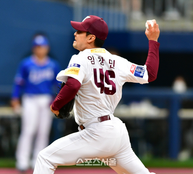 6회초 책임진 키움 임창민[포토]