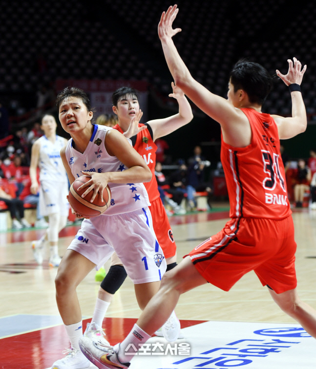 [포토] 우리은행 박지현 '오지마'