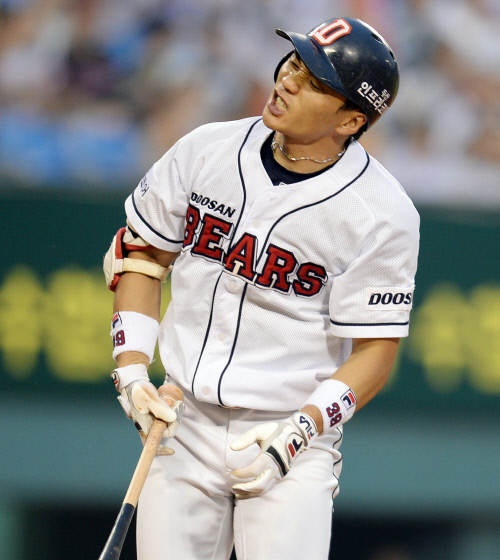 [SS포토] 이종욱 '내가 쳤지만 화가 나'