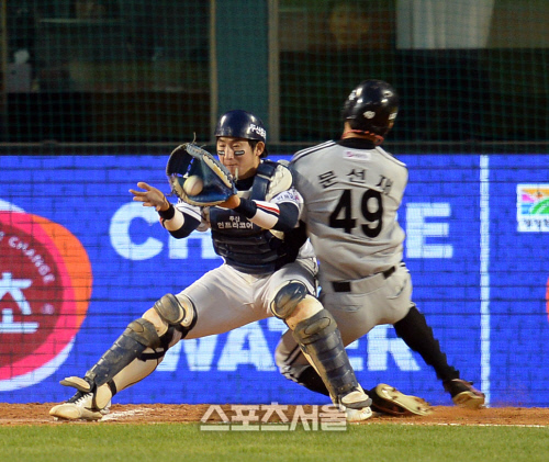 [SS포토] 최재훈'무조건 막아야 해'