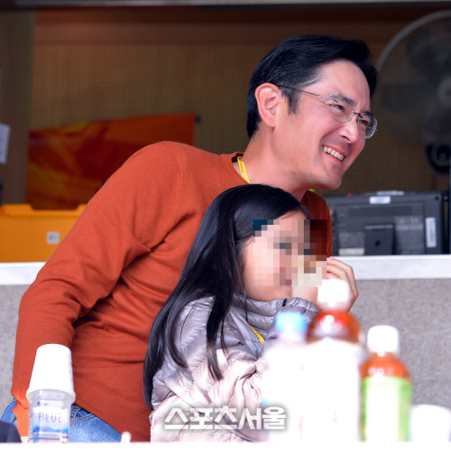 [SS포토]딸과 함께 3차전 찾은 이재용 부회장