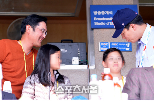 [SS포토]딸과 함께 야구장 찾은 이재용 박진원