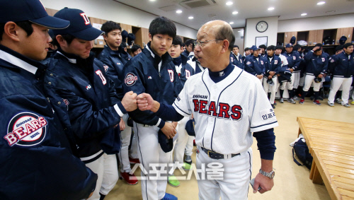 [SS포토] 두산 새 사령탑, 내년에도 잘 해 봅시다~