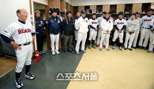 [SS포토] 두산 새 사령탑, 제가 여러분의 감독입니다~