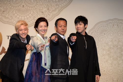 [SS포토] 최일화 '가족 사진은 이렇게'