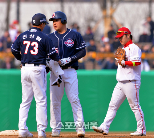 [SS포토]양의지 '9회초 적시2루타 2타점'