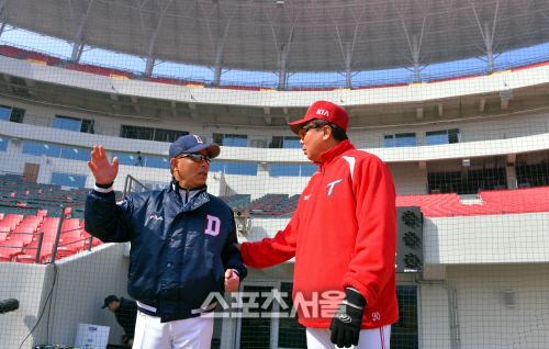 [SS포토]송일수감독'선감독구장이너무멋집니다!'
