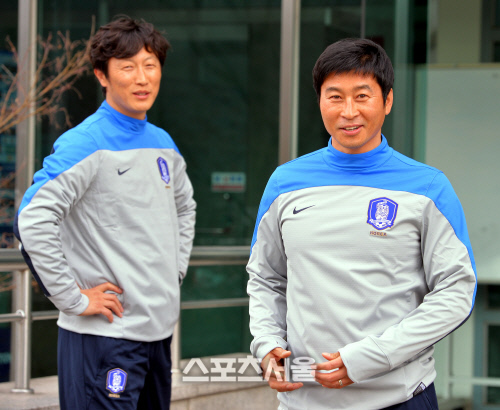 [SS포토]최용수 윤성효 감독