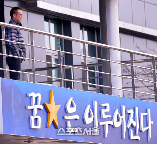 [SS포토]최용수 윤성효 감독