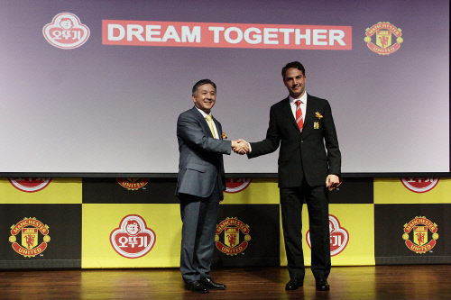 사진2_주오뚜기,맨유_파트너십_체결_런칭~