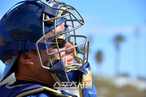 [SS포토]포수 김태군 '애리조나 햇살이 너무 강해요'