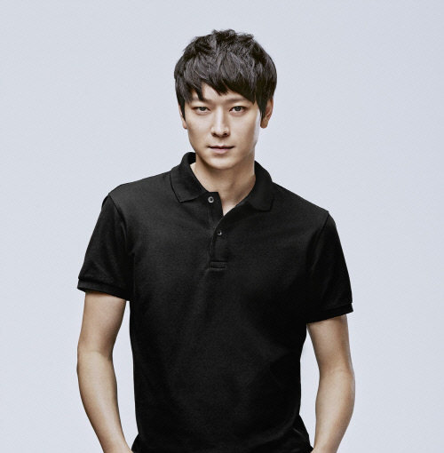 유니클로_이미지_강동원_폴로셔츠_착용컷