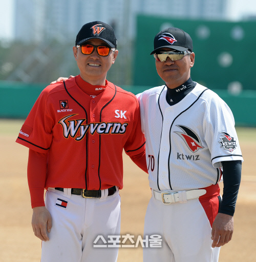 [SS포토] 조범현 - 박경완 감독 '사제 대결에 앞서'