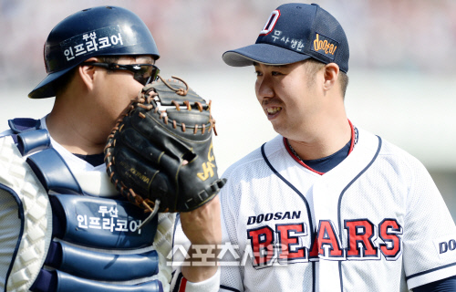 [SS포토]5회초 위기 넘긴 두산 유희관