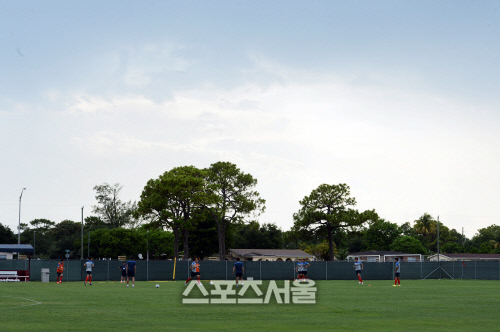 [SS포토]낙뢰 경보가 해제되고 어느새 갠 훈련장