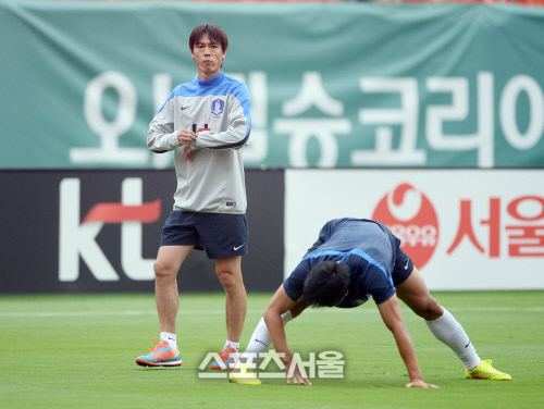 [SS포토]홍명보 감독, '시간이 별로 없어...'