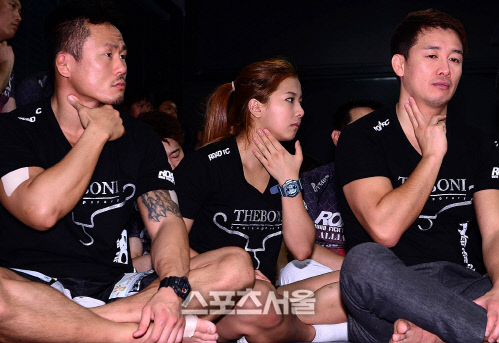 [SS포토]로드FC 정문홍대표, '이렇게 하면 돼?'