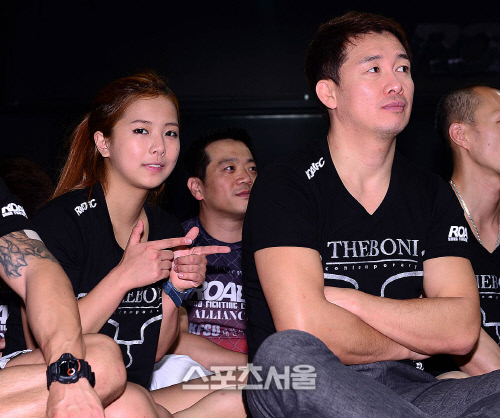 [SS포토]로드FC 송가연, '빵야~'