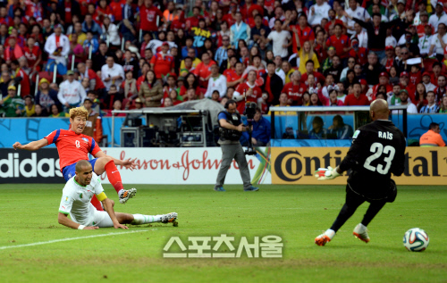 [SS포토]만회골 손흥민, '들어가야 해!'