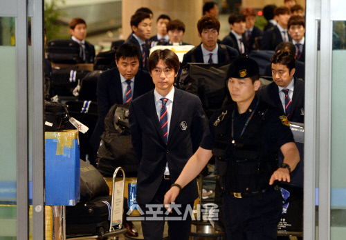 140630 축구대표팀 귀국-02