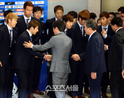 140630 축구대표팀 귀국-04