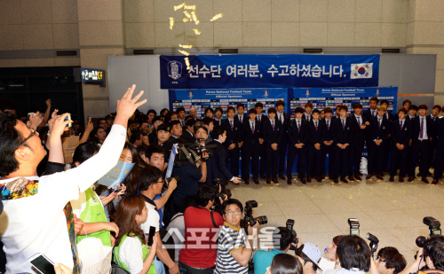 140630 축구대표팀 귀국-05