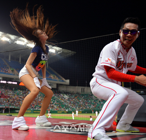 [SS포토]인천에도 '문학여신' 한 명쯤은...