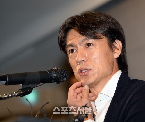 [SS포토] 홍명보 감독 '훈련시간 토지매입은 사실 아니다'