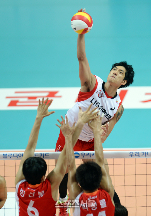 [SS포토] 스파이크 공격 김요한 '나를 막을 방패는 없어'