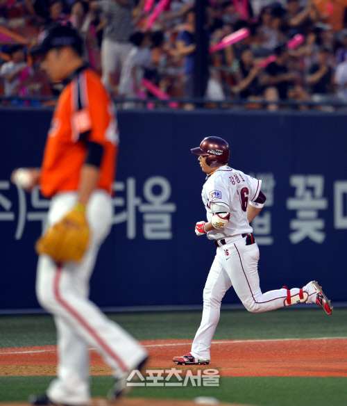 [SS포토]시즌 29호 홈런 강정호 '태양아 미안해'