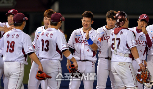 [SS포토]AG대표 박병호-김민성-강정호 '홈런 한방씩 날리고'