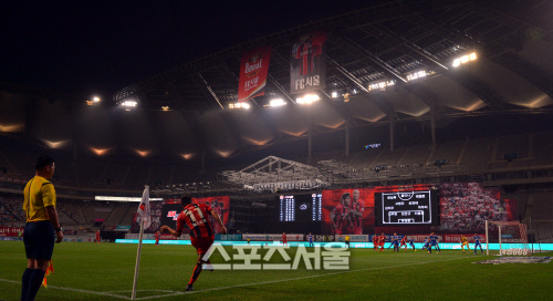 [SS포토]관중석 점령한 콘서트 무대 '가림막 설치'