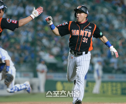 [SS포토] 롯데 손아섭, 집념의 역전!