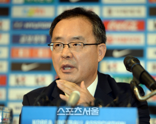[SS포토] 이용수 기술위원장 '9월 A매치는 해외파 14명'