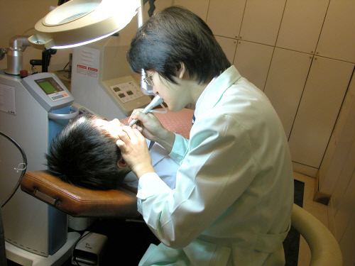 다크서클시술-강한피부과