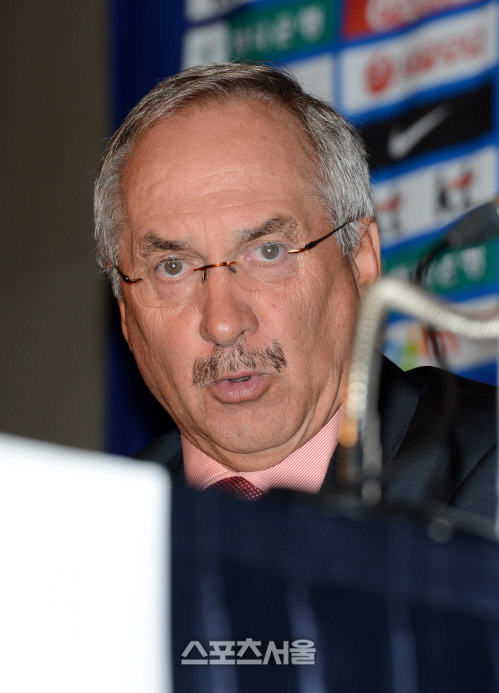 [SS포토]울리 슈틸리케 감독, '손흥민을 잘 안다'