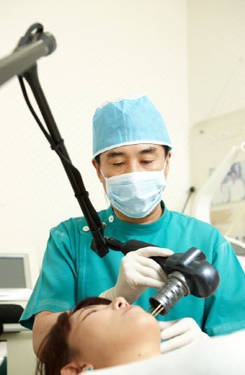 굿성형외과_얼굴흉터제거(스포츠서울)